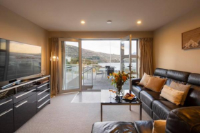 Remarkable Apt- Pet Friendly- Lake Views- Garage